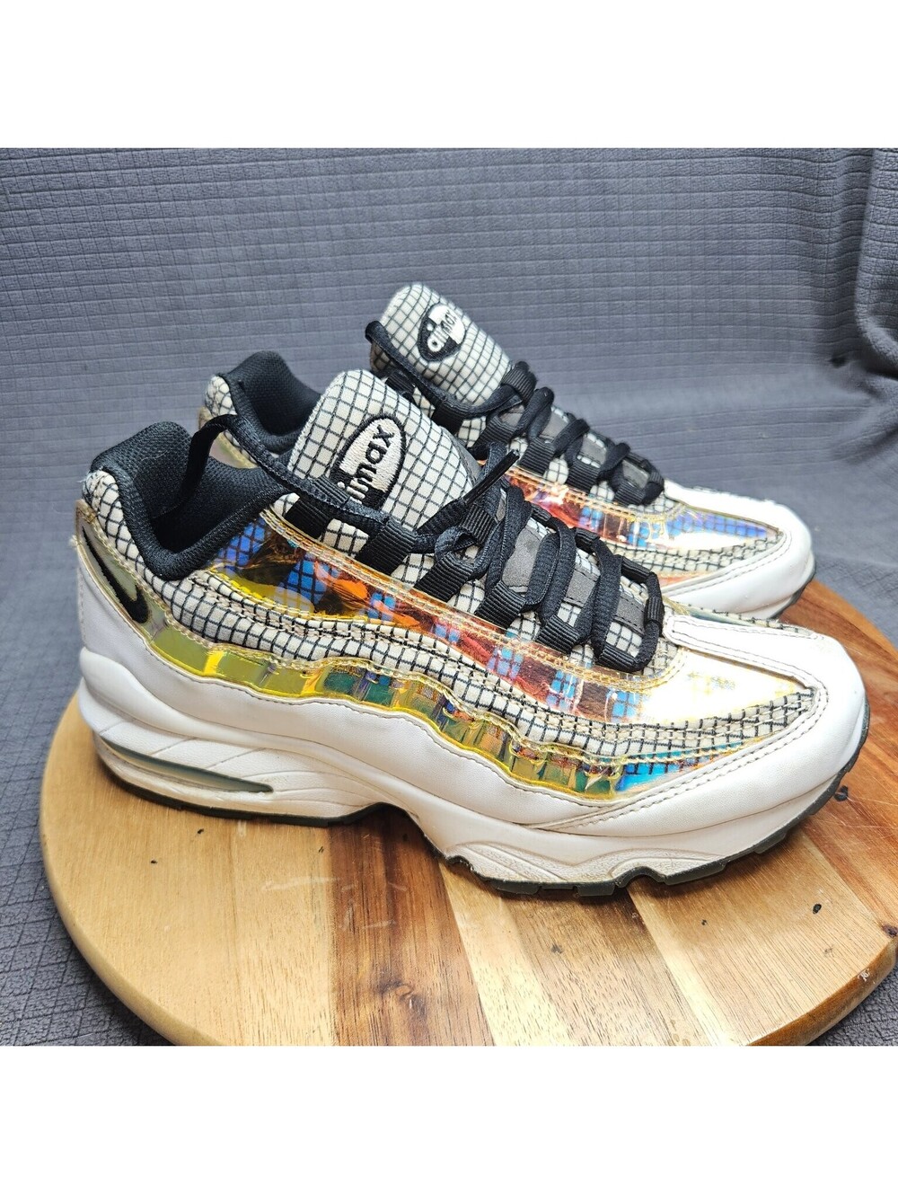 Nike Air Max 95 Sneakers Unisex Kids White 6Y Iridescent Grid Pattern